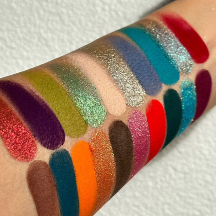 Dede's Signature - FEARLESS HOLIDAY PALETTE [MAGNETIC PANS]