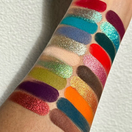Dede's Signature - FEARLESS HOLIDAY PALETTE [MAGNETIC PANS]