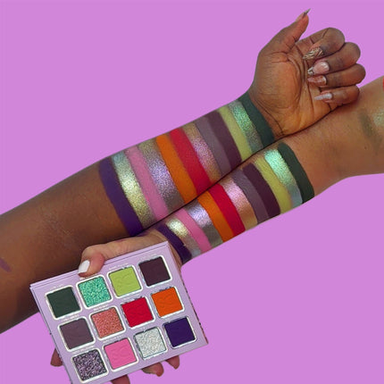 Dede's Signature - LIONESS HEART PRESSED PIGMENT PALETTE (NON - MAGNETIC)