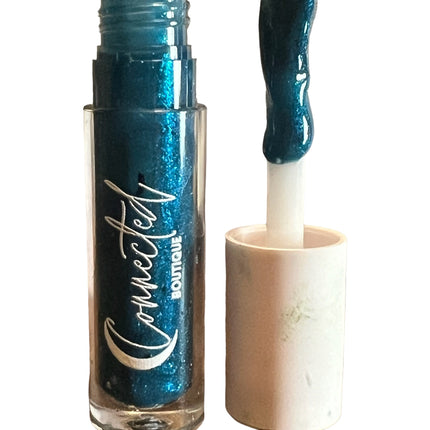 Connected Boutique - 80s- Turquoise Duochrome Lip Gloss – Vanilla‑Scented Cool Shine