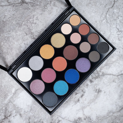 Crown Brush - BOLD EYESHADOW PALETTE CP08