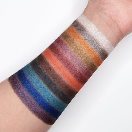 Crown Brush - BOLD EYESHADOW PALETTE CP08