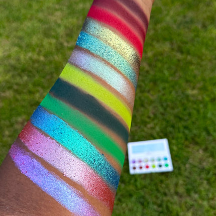 Dede's Signature - Jingle Bell Ruby Eyeshadow Palette