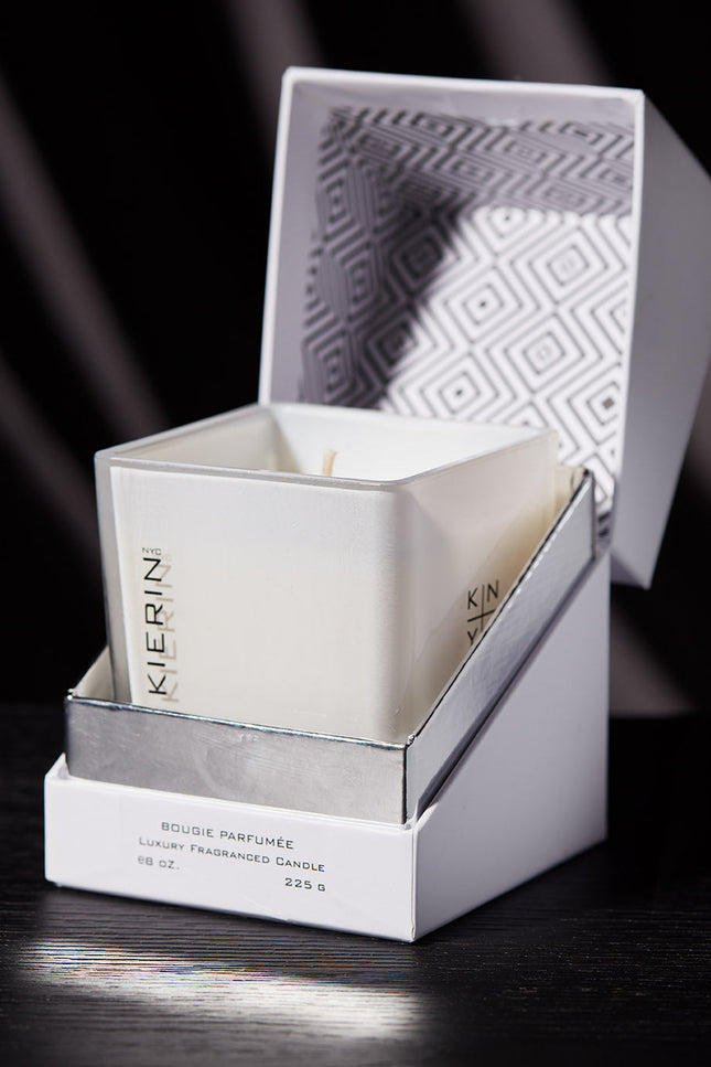 10 A.M. FLIRT SCENTED CANDLE