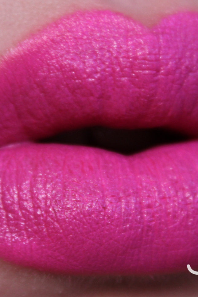Game Beauty® - Vibrant Victor Lipstick - 03 Juri