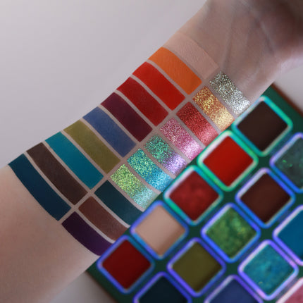 Dede's Signature - FEARLESS HOLIDAY PALETTE [MAGNETIC PANS]