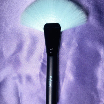 Prolux Cosmetics - Powder Fan Brush