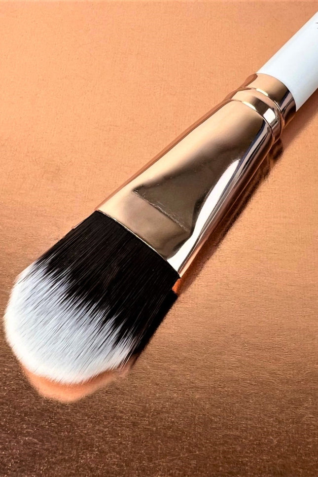 Crown Brush - CWG04- OVAL FOUNDATION