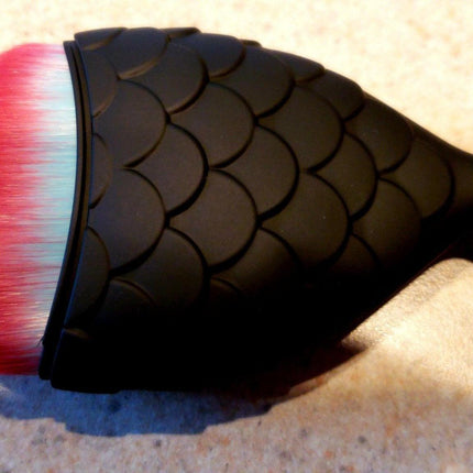 REK Cosmetics - REK Cosmetics Blending Fishtail brush | REK Cosmetics