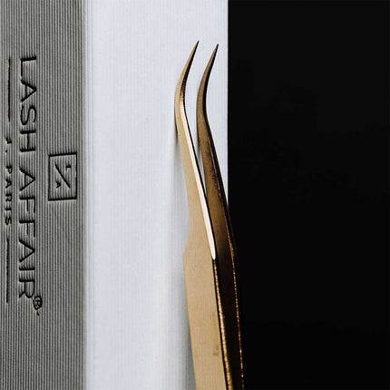 Lash Affair - Precisely Right | Curved Lash Tweezers