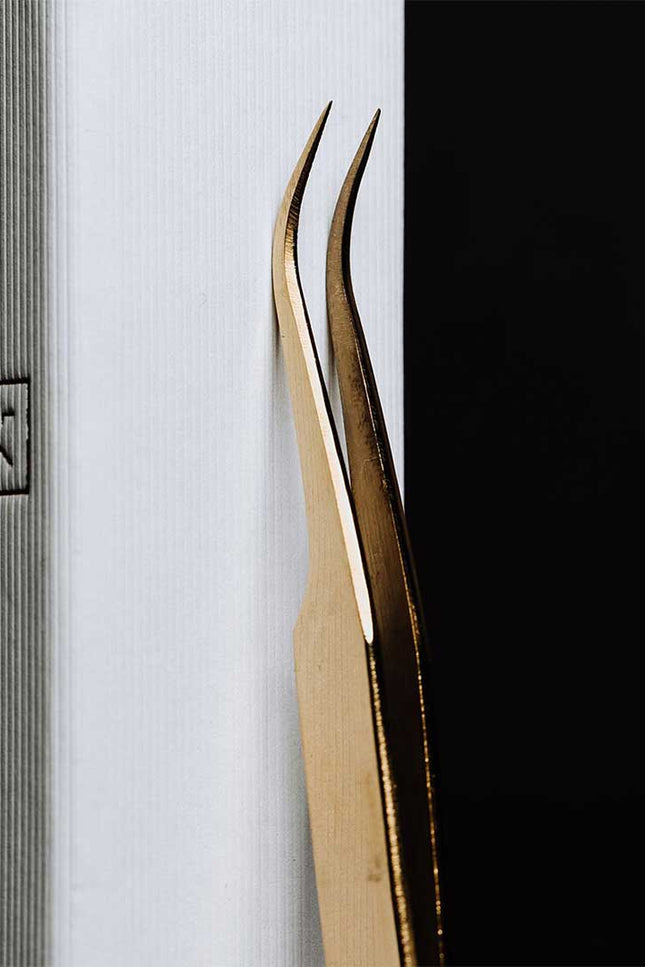 Lash Affair - Precisely Right | Curved Lash Tweezers