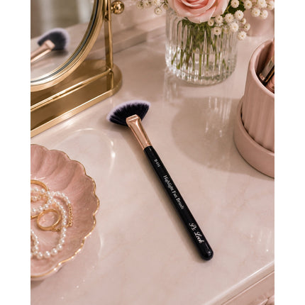 Prolux Cosmetics - Highlight Fan Brush