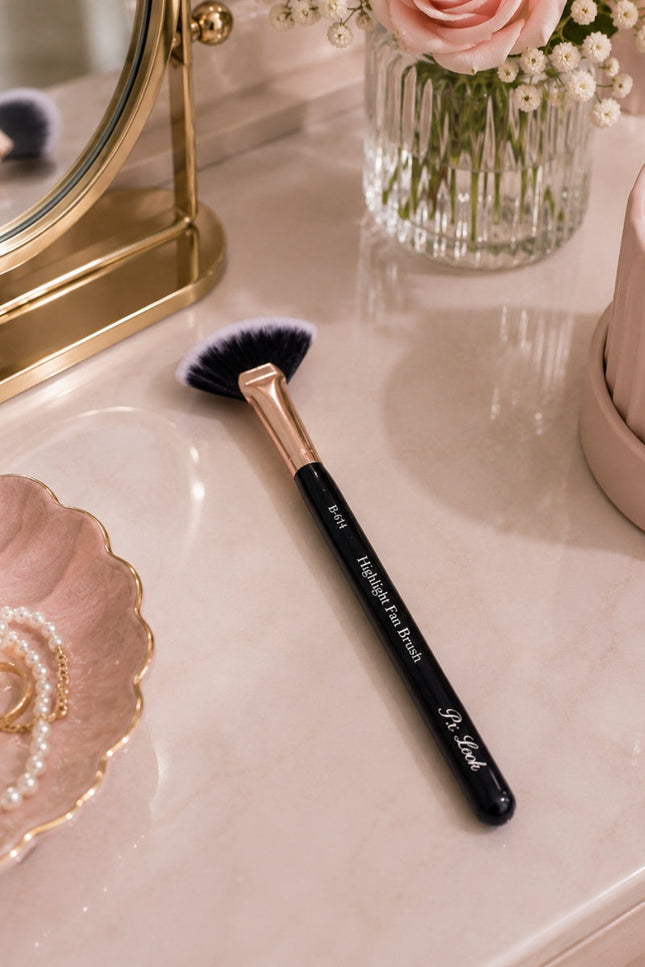 Prolux Cosmetics - Highlight Fan Brush